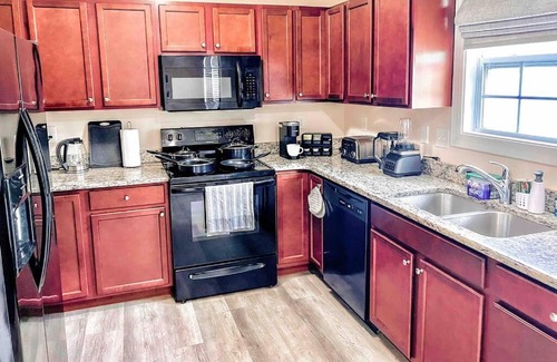 Christiansburg House | Spacious and Modern home, Minutes to VT & I-81