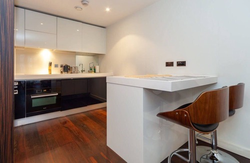 Churchill Apartment | Spacious and Modern 1 Bedroom Apartment in Chelsea