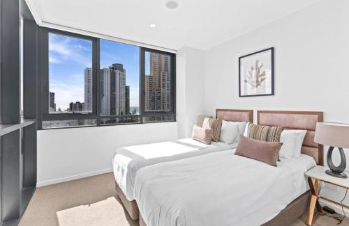 Surfers Paradise Apartment | Spacious and Modern 2 Bedroom Apartment in Paradise