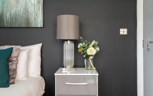 Cathedrals Apartment | Spacious and Modern 4 Bed Apartment next to Borough Station