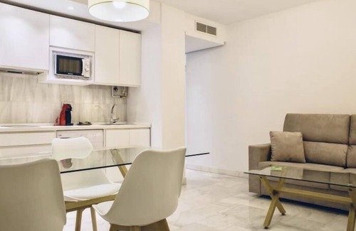 Centro - Sagrario Apartment | Spacious and modern Apartment with free parking in the heart of Granada 10