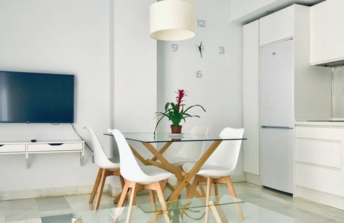 Centro - Sagrario Apartment | Spacious and modern Apartment with free parking in the heart of Granada 10