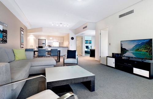 Broadbeach Apartment | Spacious and modern 3 bed apartment in central Broadbeach @ Sierra Grand