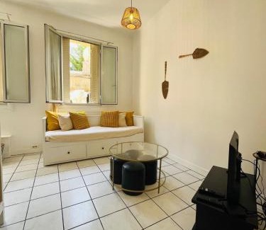 Saint-Roch Apartment | Spacious and Modern Studio