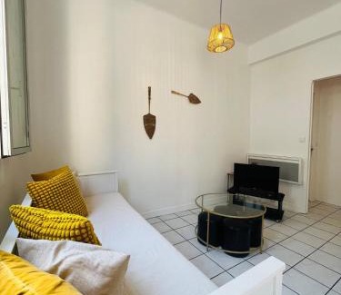 Saint-Roch Apartment | Spacious and Modern Studio