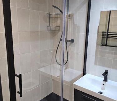 Burnt Oak Apartment | Spacious and Modern Two Bedroom Two Bathroom Flat