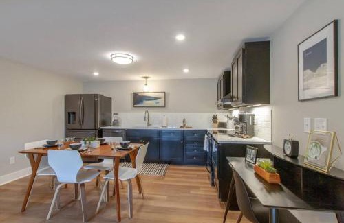 Franklin House | Spacious and Peaceful Historic Franklin Quadplex