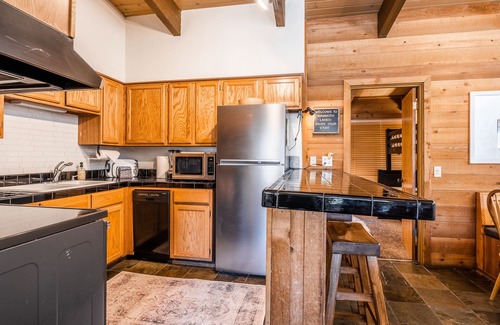 Mammoth Lakes House | Spacious and Pet-Friendly; Sunny 3-bed, 3-bath Chalet Near The Village & Gondola