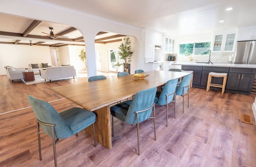 Byron House | SPACIOUS AND PRIVATE 2-ACRE ESTATE SET AMONG AN OLIVE ORCHARD