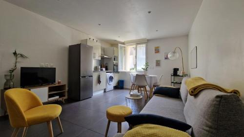 Saint-Fons Apartment | Spacious and Quiet - Lyon South - 4p - Self check-in