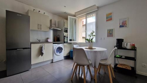 Saint-Fons Apartment | Spacious and Quiet - Lyon South - 4p - Self check-in