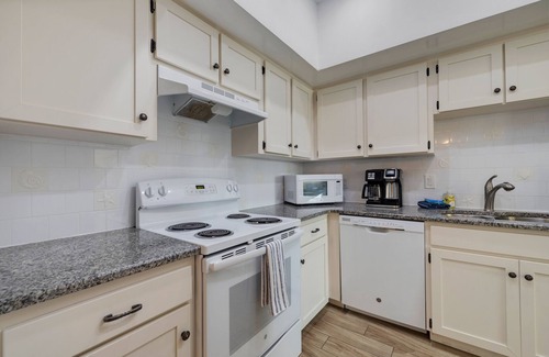Redington Shores Condo | Spacious and serene San Remo 204 sleeps 6