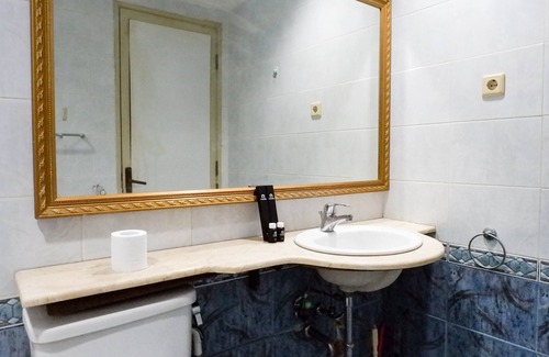 Suko Manunggal Apartment | Spacious And Serene 1Br Apartment At Taman Beverly