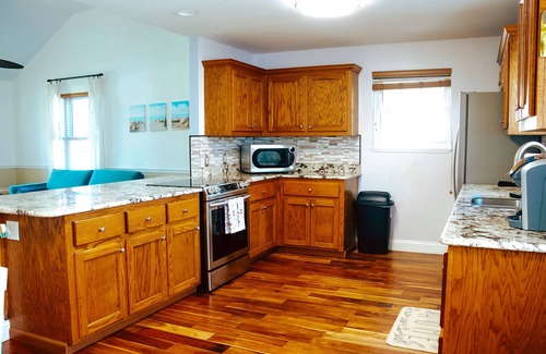 Henderson Point House | Spacious and stylish 3bd home minutes from beach