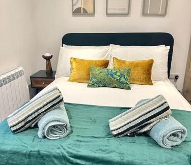 Trowbridge Apartment | Spacious and Stylish Flat in Trowbridge, Wiltshire
