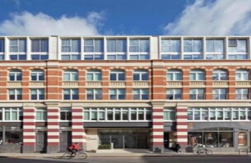 Merton Apartment | Spacious and Stylish Holiday Home in Greater London
