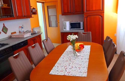 Kampor Apartment | Spacious And Sunny Apartment, Island Rab