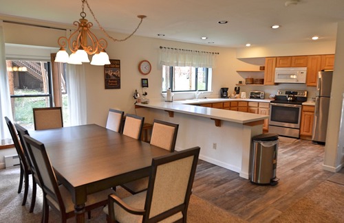 Four O'Clock Condo | Spacious and Updated Condo on 4 O'Clock Road