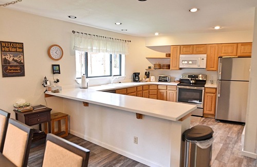 Four O'Clock Condo | Spacious and Updated Condo on 4 O'Clock Road