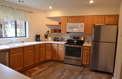 Four O'Clock Condo | Spacious and Updated Condo on 4 O'Clock Road