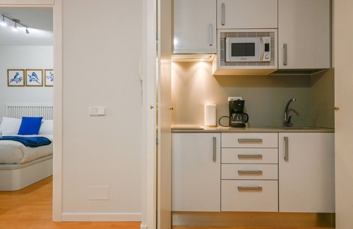 Gaztambide Apartment | Spacious and Warm Apartment in Madrid: Ideal for Your Perfect Stay