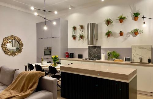 Stare Miasto Apartment | Spacious Apart in the Center- Main Square 300m