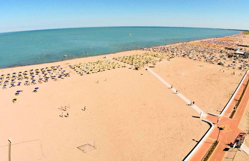 Rosolina Mare Apartment | Spacious apartment with terrace in Rosolina Mare