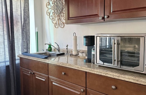Wilton Manors Apartment | Spacious Apartment and HOT TUB in the heart of WIlton Manors