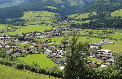 Niedernsill Apartment | Spacious Apartment near Ski Area in Niedernsill