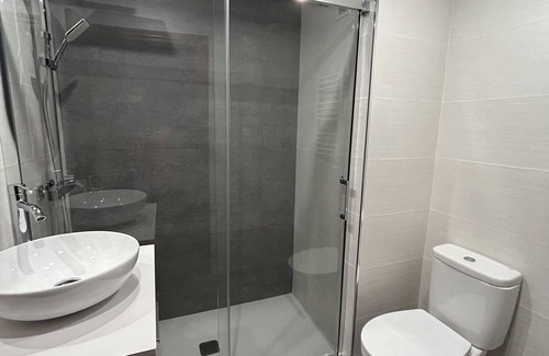Las Campas y San Claudio Apartment | Spacious apartment at the foot of Monte Naranco and close to the city center.