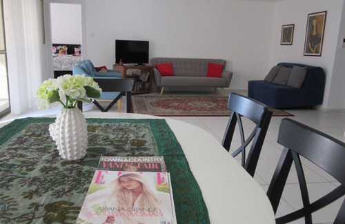Kiryat HaLeom Apartment | spacious apartment-central location