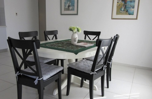 Kiryat HaLeom Apartment | spacious apartment-central location