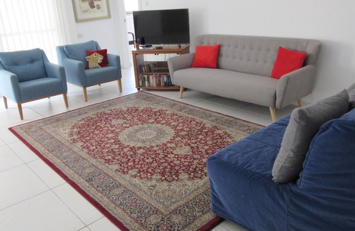 Kiryat HaLeom Apartment | spacious apartment-central location