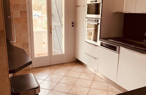La Pointe Apartment | SPACIOUS APARTMENT CLOSE TO ALL AMENITIES