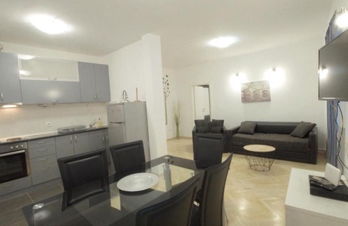 Old Town Apartment | Spacious Apartment Erol