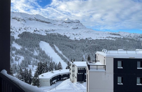 Flaine Apartment | Spacious apartment for 6, ski-in/ski-out, spa and pool