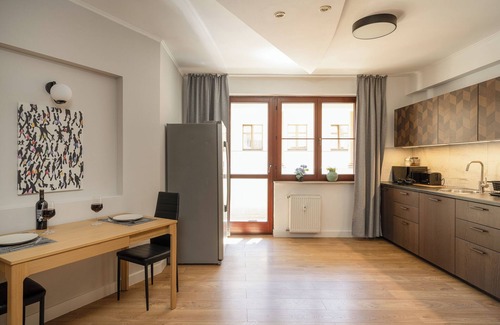 Stare Miasto Apartment | Spacious apartment for 8 pers. in the heart of the old town, underground garage.