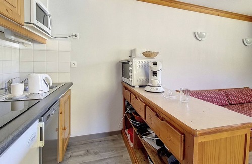 Les Bruyeres Apartment | Spacious Apartment · Sleeps 6 · Ski-In/Ski-Out · Balcony · 3 Rooms · Family-Friendly