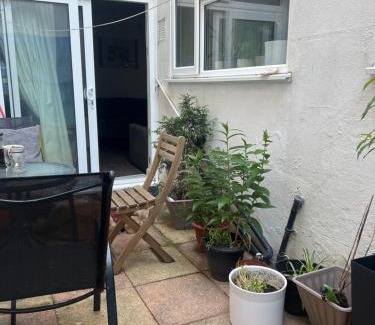 Brighton House | Spacious apartment - 2 dogs live at the property