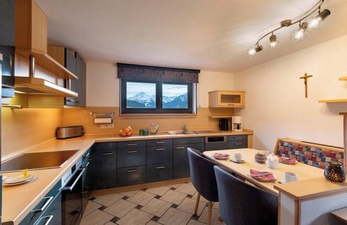 Vorderlanersbach Apartment | Spacious apartment in a sunny, central location
