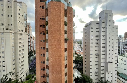 Jardins Apartment | Spacious apartment in Jardins with bathtub and kitchen for families