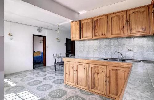 Calodyne Apartment | Spacious Apartment in Calodyne with Enclosed Garden
