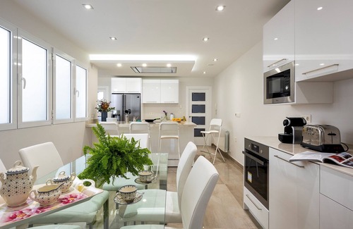 Granada City Center Apartment | Spacious Apartment in Prime Location. Recogidas