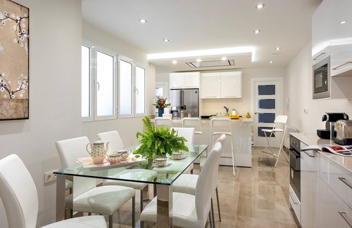 Granada City Center Apartment | Spacious Apartment in Prime Location. Recogidas