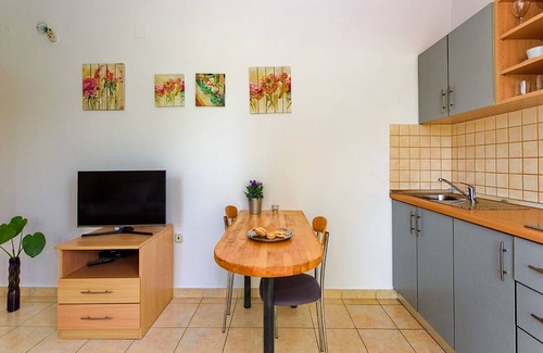 Sukosan Apartment | Spacious Apartment in Sukošan with Balcony