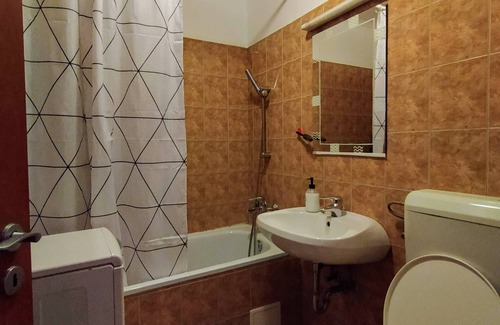 Ferencvaros Apartment | Spacious apartment in hip neighborhood