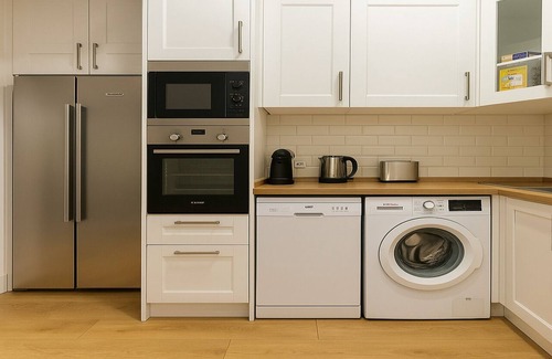 Indautxu Apartment | Spacious apartment in the city center