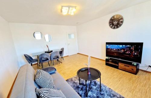 Neckarau Apartment | Spacious apartment Mannheim/Neckarau + balcony