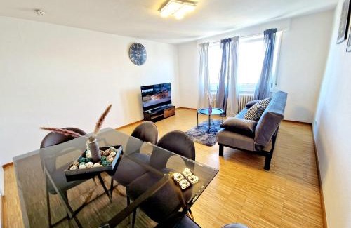 Neckarau Apartment | Spacious apartment Mannheim/Neckarau + balcony