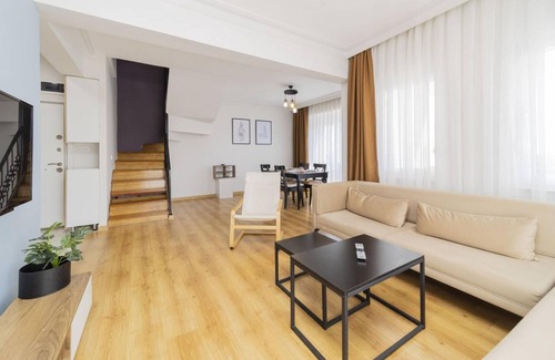 Lara Apartment | Spacious Apartment near Lara Beach in Muratpasa